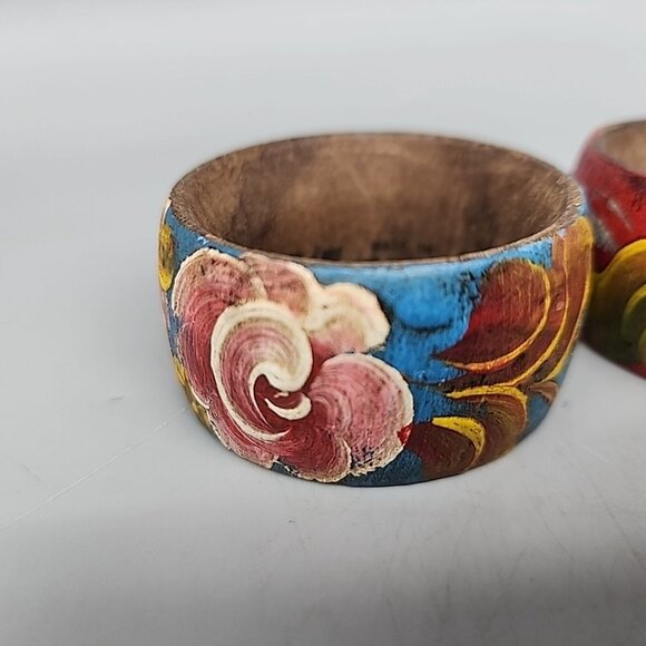Vintage Set Of 4 Leather Napkin Rings Hand Painted Floral Weathered West Germany - Picture 2 of 8